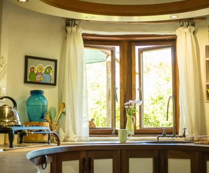 Half Moon Hollow Eco Cottage Mosselbaai Buitenkant foto